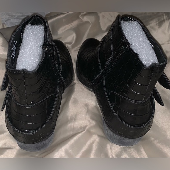 Leather Ankle Booties Crocodile Style - Picture 6 of 10